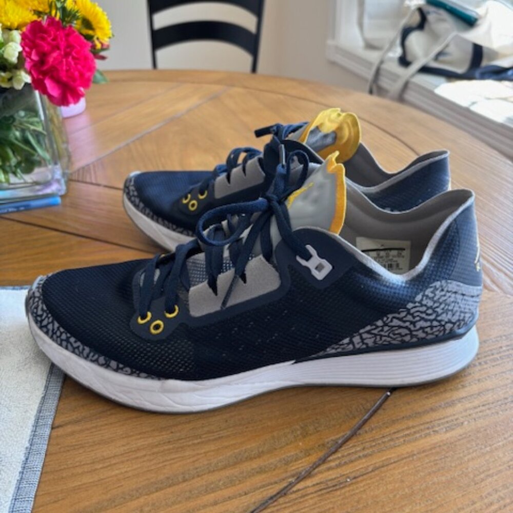 Jordan 88 Racer Varsity Maize - Size 11